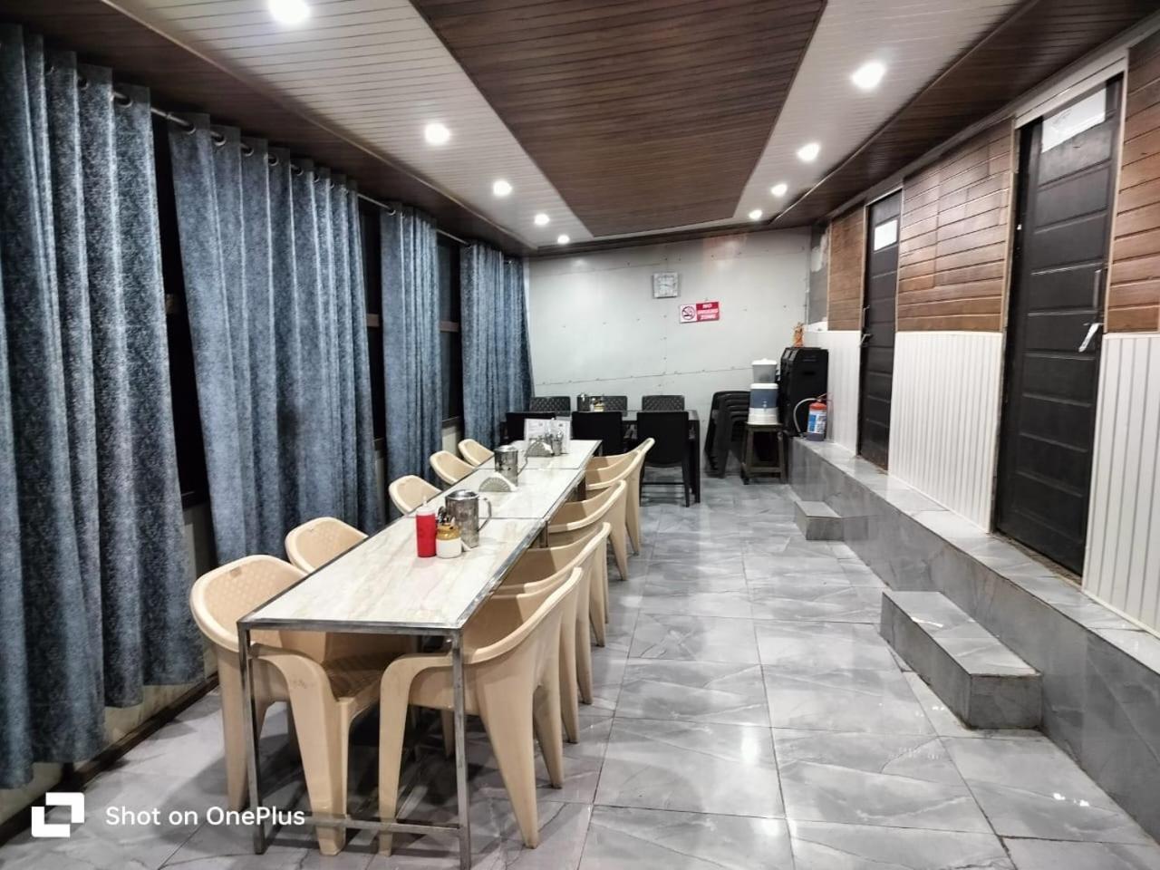 Silver Dew Resorts And Restaurant Dhanaulti Exterior photo