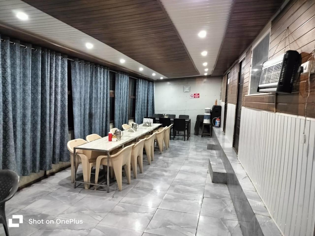 Silver Dew Resorts And Restaurant Dhanaulti Exterior photo