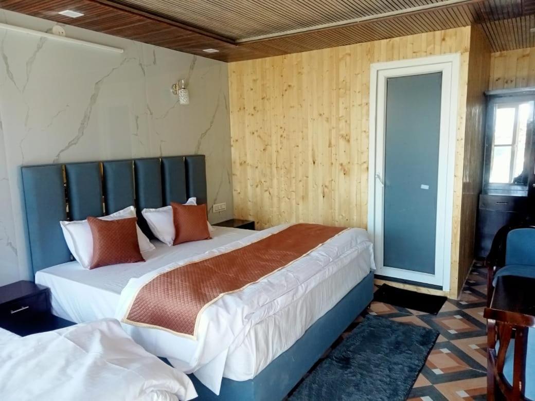 Silver Dew Resorts And Restaurant Dhanaulti Exterior photo